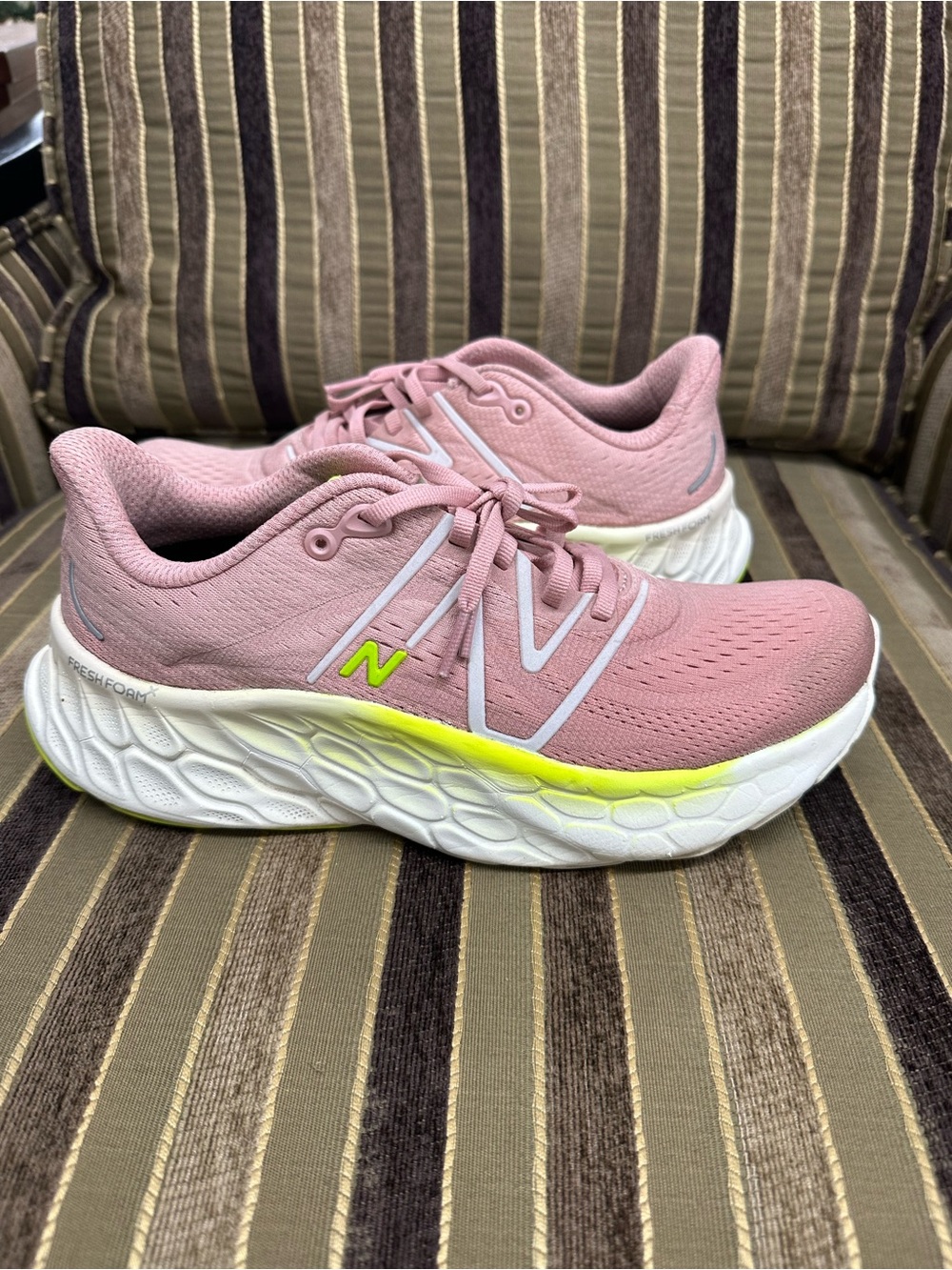 New Balance Pink Fresh Foam X more V4 Running shoes size 9 women’s